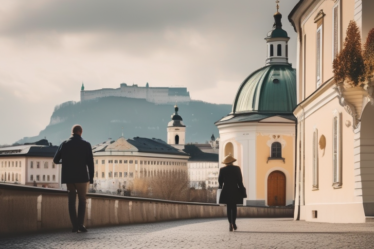 Romantische Szene in Salzburg mit einem Paar.